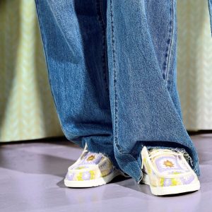 SS25_HEYDUDE_WENDY_CHRISTI_SLIDE_COTTAGE_CROCHET_43109-0NK_43205-0NK_246_COLOR.jpg
